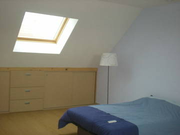 Roomlala | Quarto para alugar em casa de madeira 