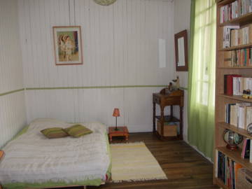 Roomlala | Quarto para alugar em casa de madeira
