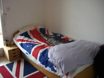 Roomlala | Quarto para alugar em casa local