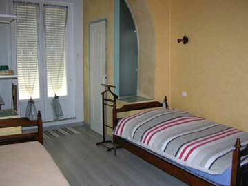 Roomlala | Quarto para alugar em casa local