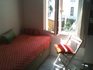 Roomlala | Quarto para alugar em casa pequena e charmosa