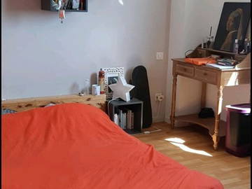Roomlala | Quarto para alugar em Lussas para estudantes