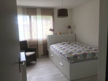 Roomlala | Quarto para alugar em St Prex a 5 minutos de transporte e lojas