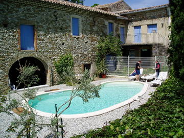 Roomlala | Quarto para alugar em uma fazenda provençal com piscina