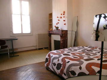 Roomlala | Quarto para alugar na casa de um residente