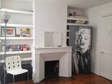 Roomlala | Quarto para alugar na casa de um residente