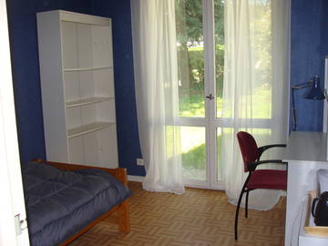 Roomlala | Quarto para alugar na casa de um residente 