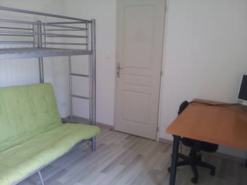 Roomlala | Quarto para alugar na casa de um residente