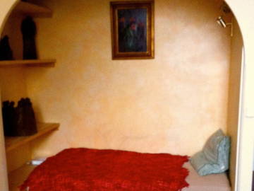 Roomlala | Quarto para alugar na casa de um residente