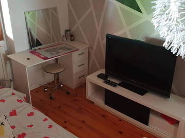 Roomlala | Quarto para alugar na casa de um residente