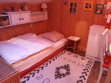 Roomlala | Quarto para alugar na casa de um residente
