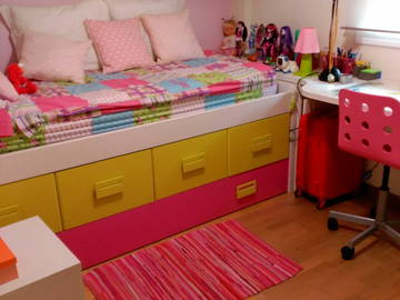 Roomlala | Quarto para uma estudante. BCN.