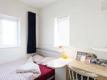 Roomlala | Quarto pequeno e iluminado para alugar em casa tranquila