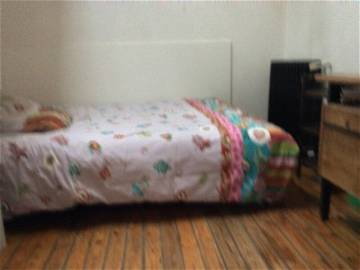 Roomlala | Quarto pequeno em casa grande perto de Capucins Saint-m