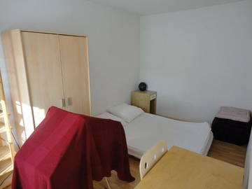 Roomlala | Quarto perto de RER Cergy Pref