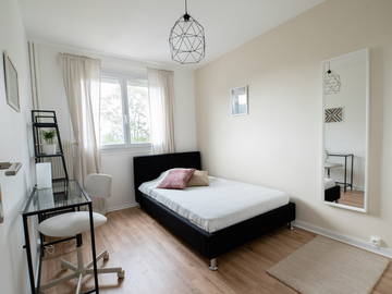 Roomlala | Quarto privado em lindo apartamento de 3 quartos (Rouen Rive Gauche)