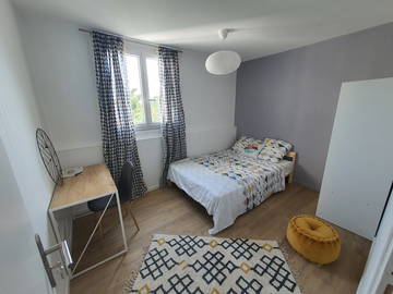Roomlala | Quarto privado em um apartamento compartilhado na Prefeitura de Cergy