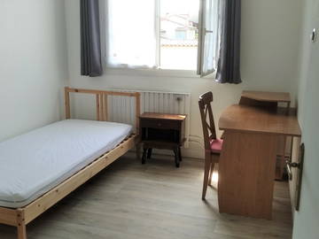 Roomlala | Quarto T4 nº 2 Estação Mermoz em Residência Privada