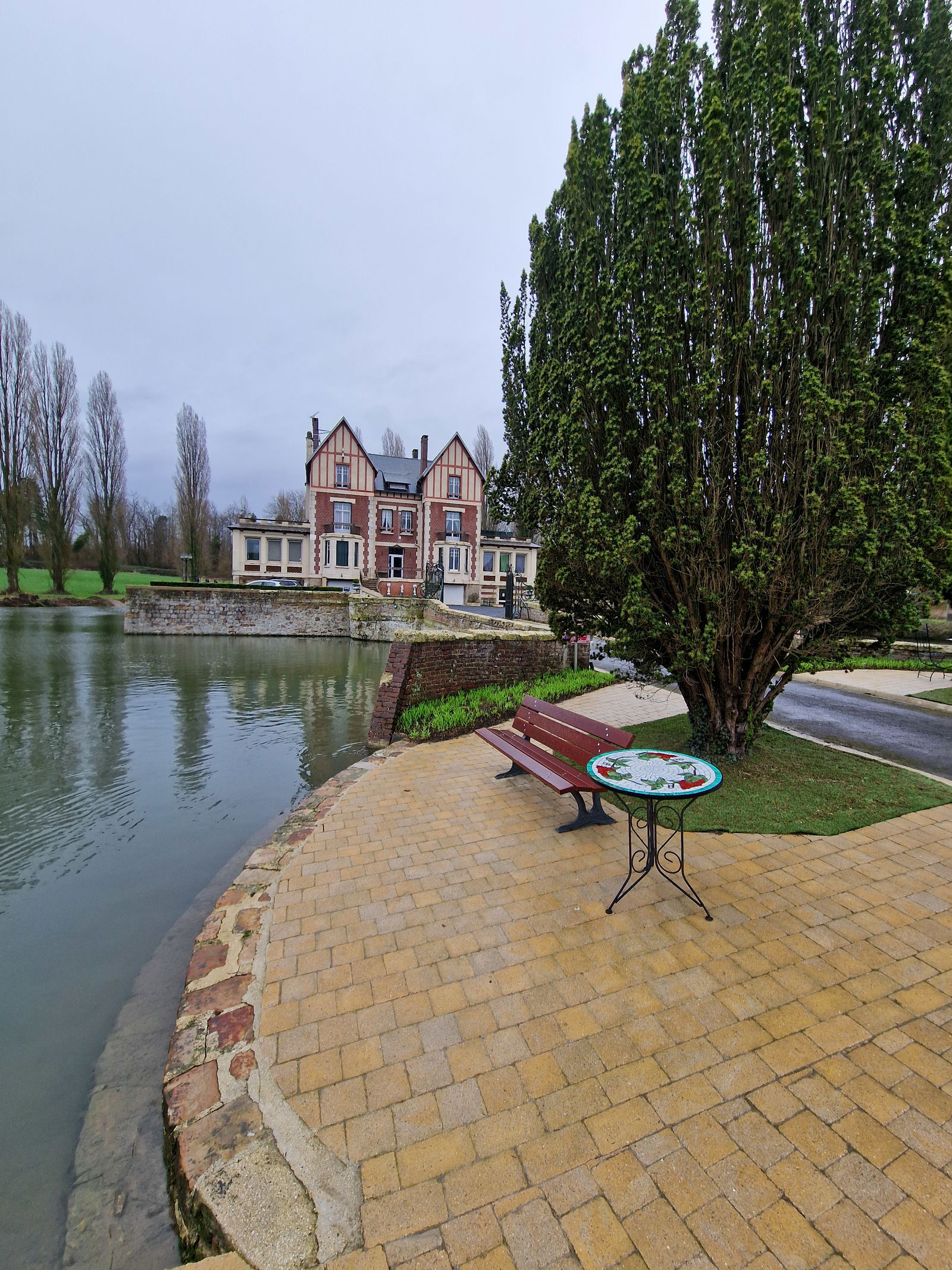 Vierashuoneet Quesmy 403483