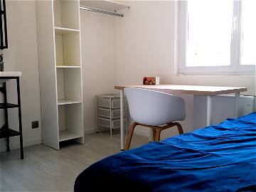 Roomlala | Quiet And Bright Student Room