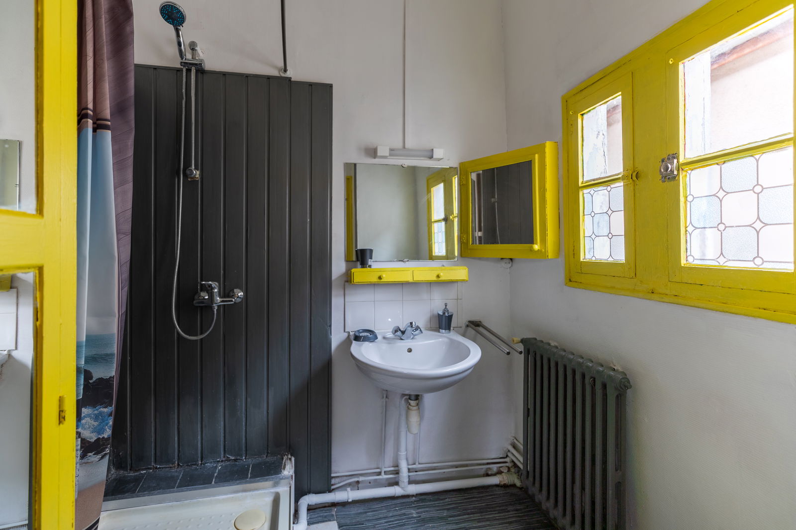 Independent Studio Sens 250275