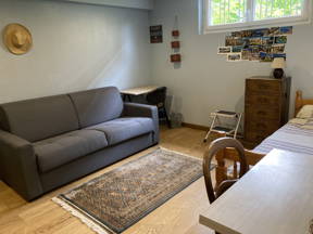 Quiet room in a private home (house), private bathroom and toilet