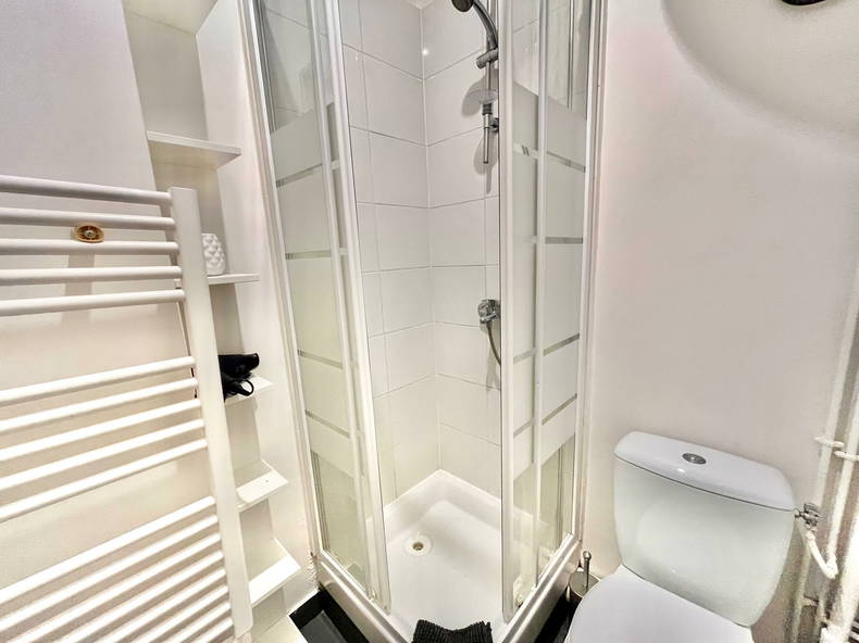 Entire Home Courbevoie 256494-3