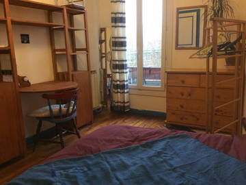 Roomlala | Ratusz w Lilas, u podnóża metra