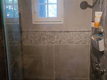Chambre chez l'habitant à louer à Lérigneux - photo 6 : salle de bain-6