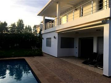 Roomlala | Relaxed Villa with Pool  Ref: HI21056