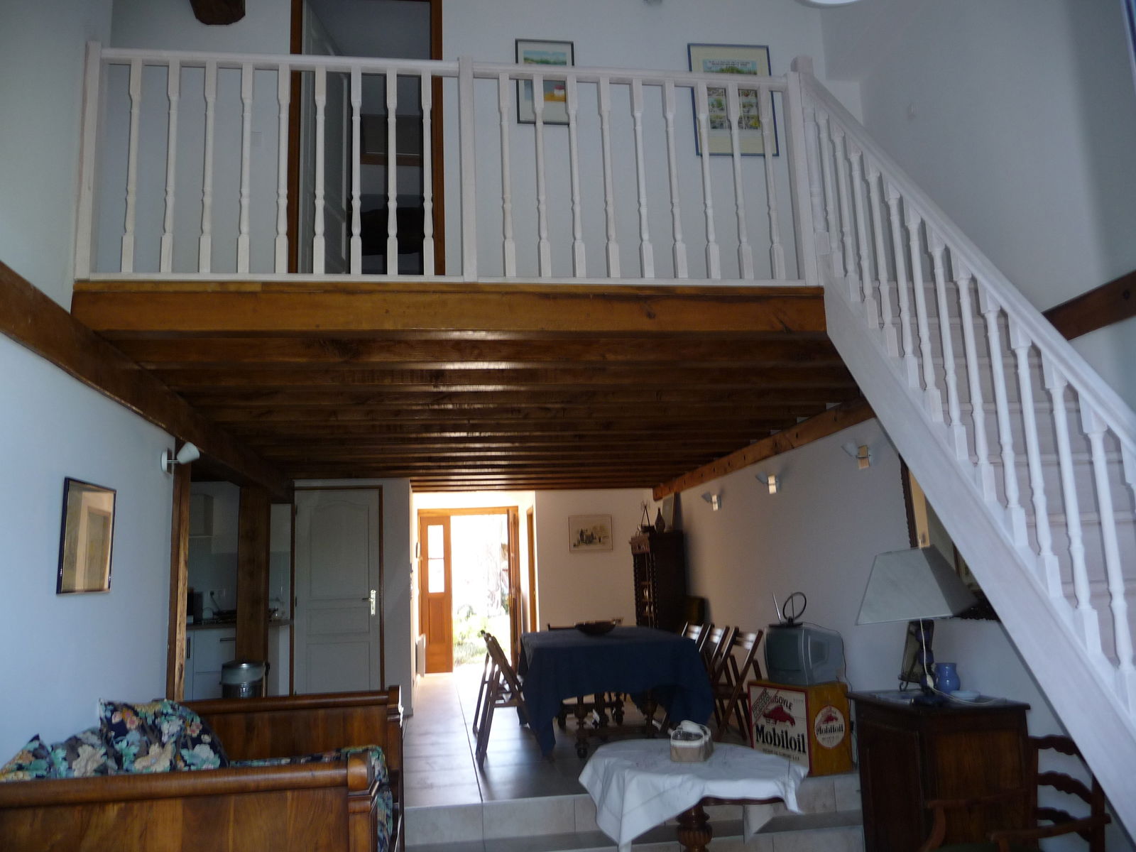 Entire Home Minzac 101221