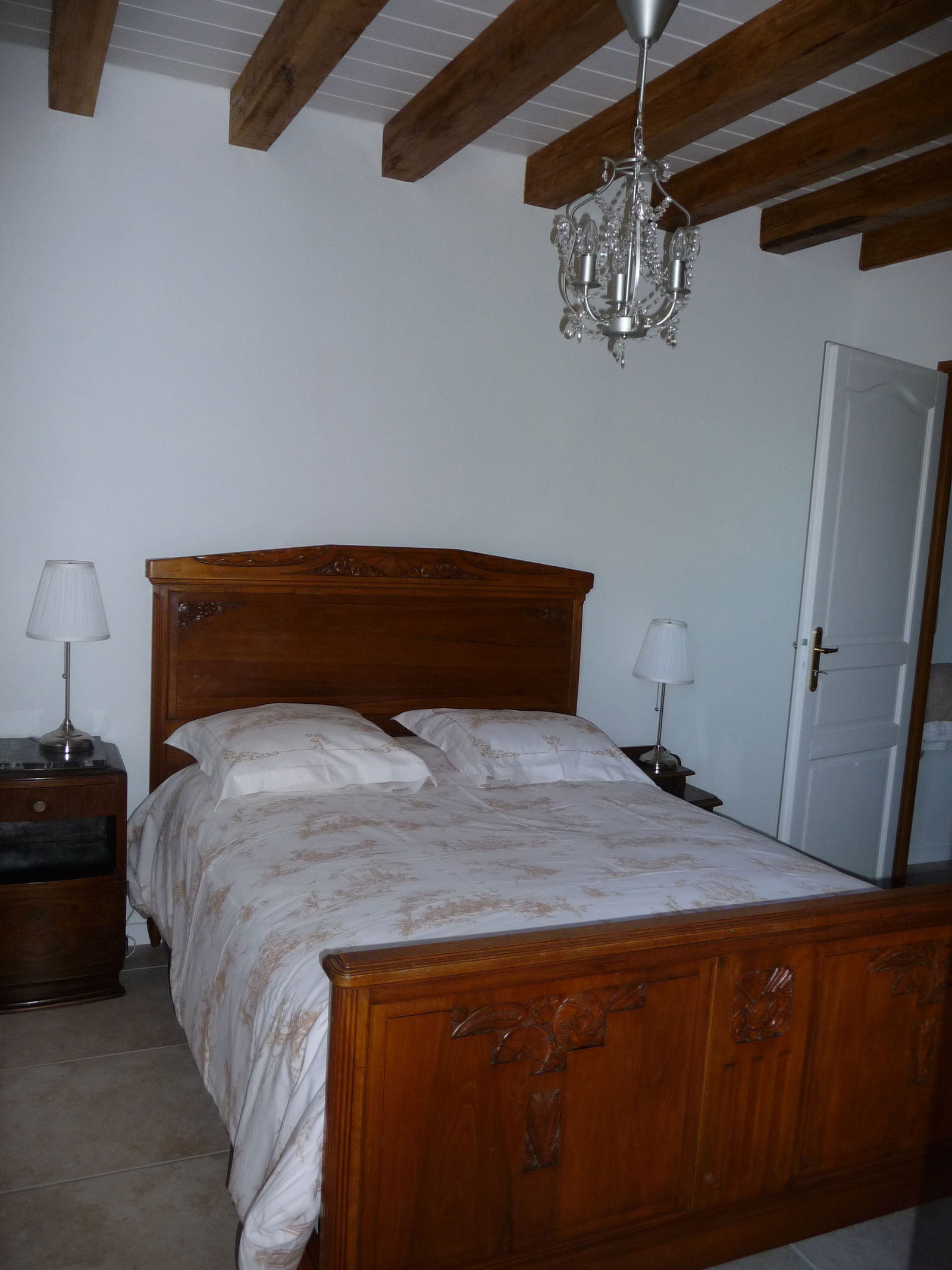 Entire Home Minzac 101221