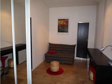 Roomlala | Renovated furnished studio at Lille-Flandes Station