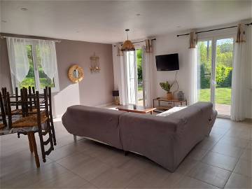 Roomlala | Renovated house in the countryside with garden and air conditioning!