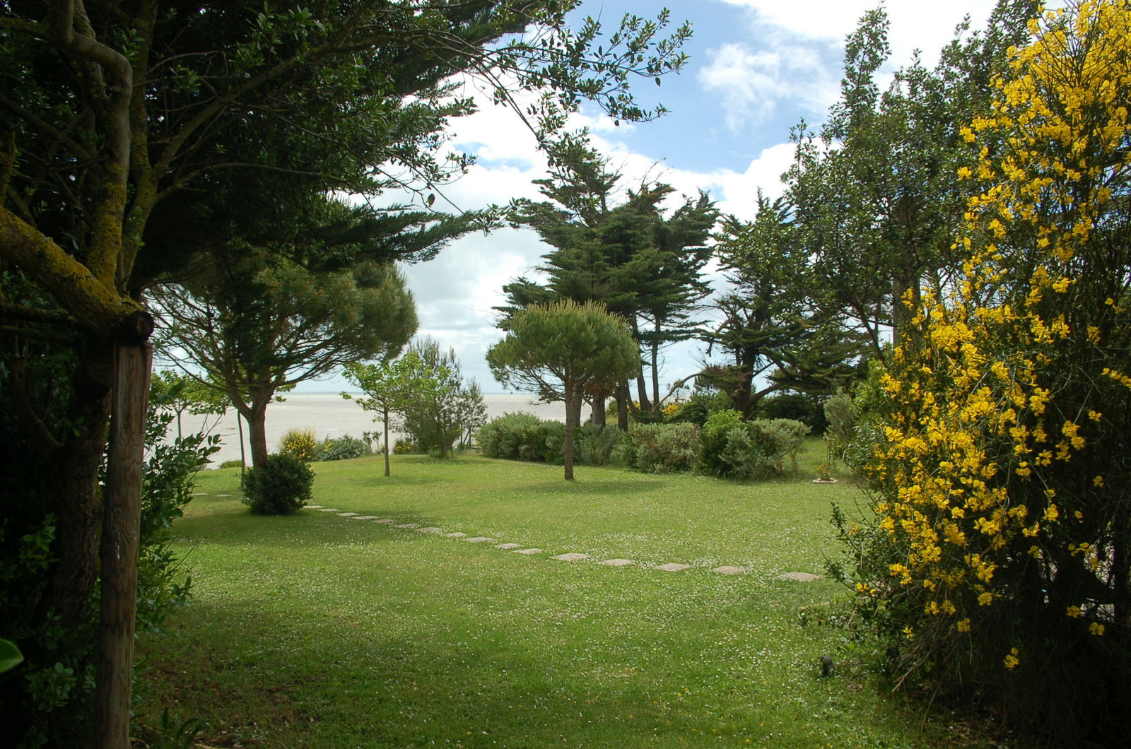 Entire Home Angoulins 76536