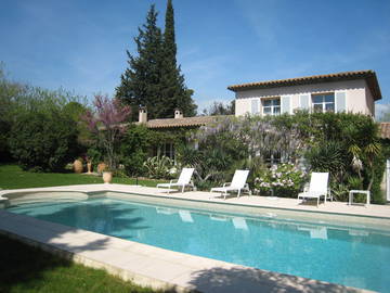 Roomlala | Rent a room for a student in a villa in Mougins