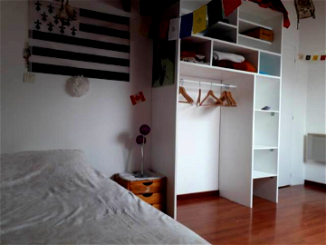 Roomlala | Rent a room on the first floor of a house in the train station area