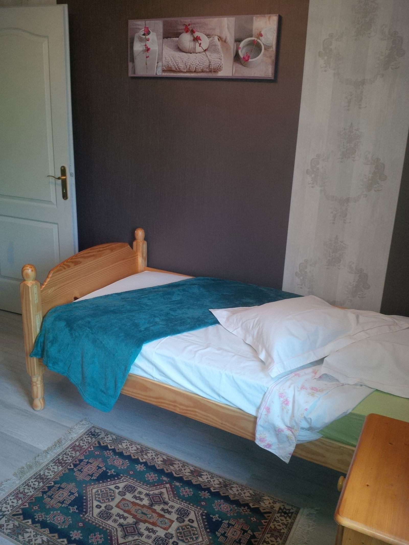 Homestay Bust 136847