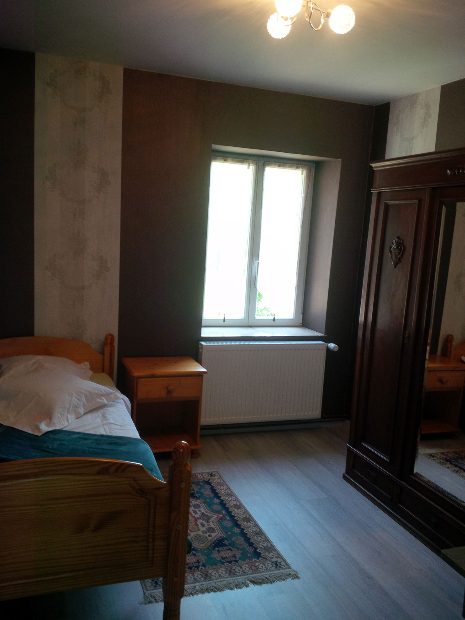 Homestay Bust 136847