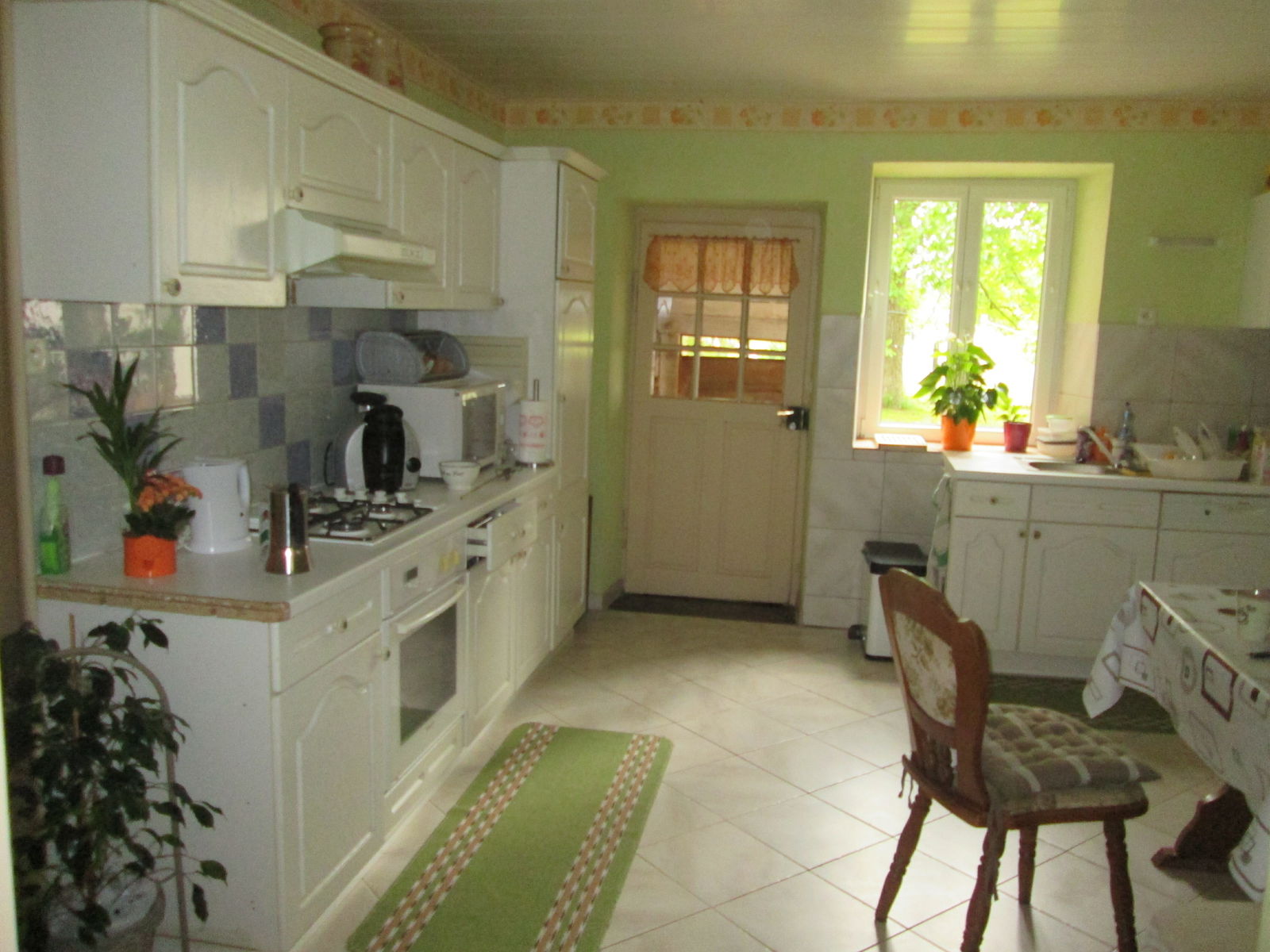 Homestay Bust 136847