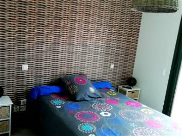Roomlala | Rent Furnished Student Room