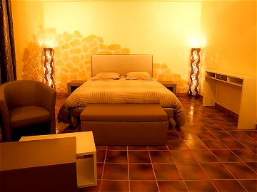 Roomlala | Rent Guest Room In A Villa