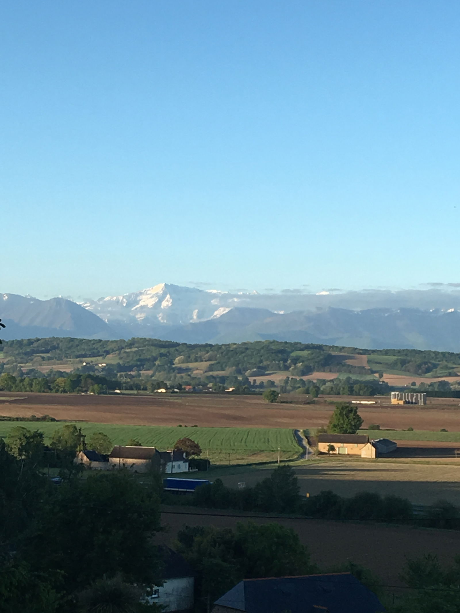 Entire Home Andoins 297837