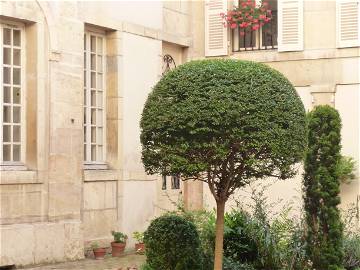 Entire Home Dijon 6069-8