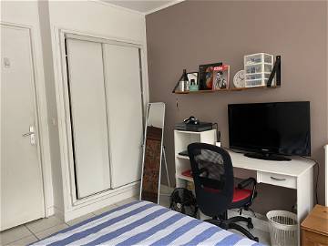 Room For Rent Saint-Denis 53416