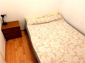 Roomlala | Renting Room With Double Bed In A Attic With Terrace In Sant