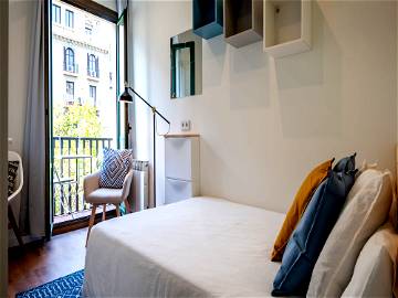 Roomlala | (RH26-R3) Schönes Doppelzimmer In Der Nähe Von Pl Cataluña