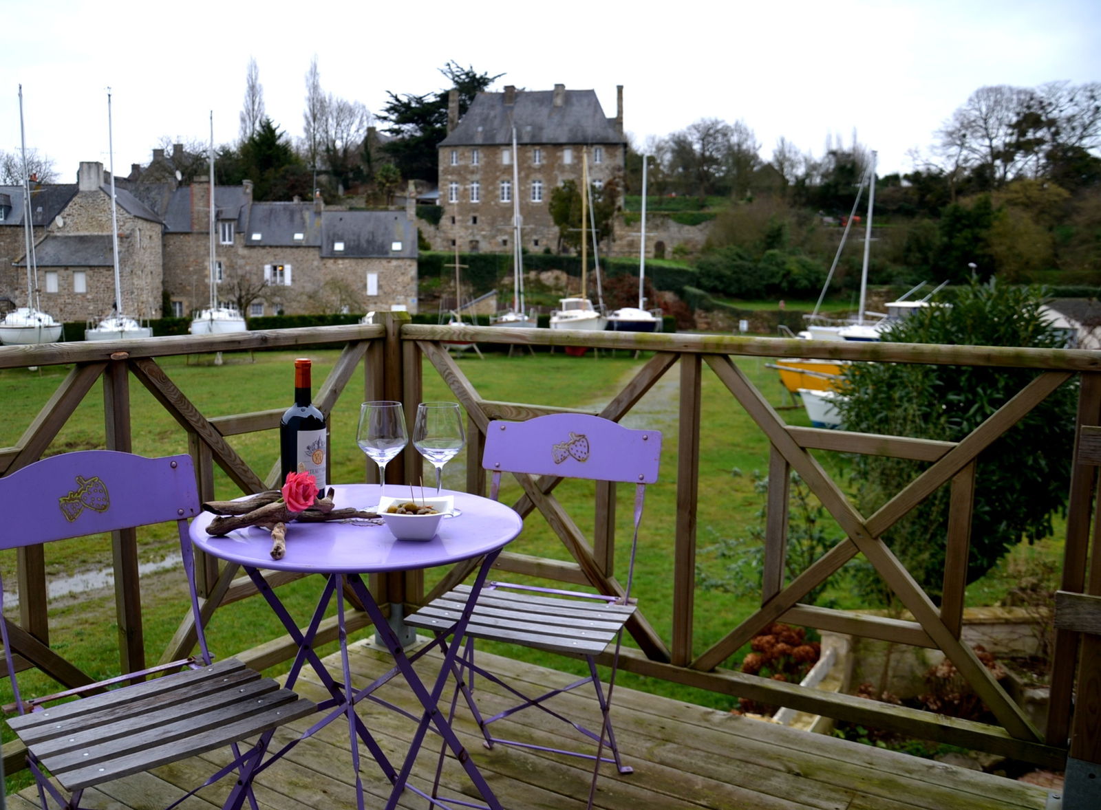 Homestay Créhen 93552