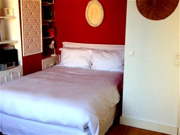 Roomlala | Room 15 minutes from the Champs Elysées and 7 minutes from the Metro