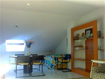 Roomlala | Room For English Speaking Girl150€/Month
